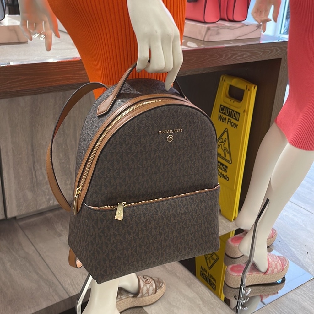 Michael Kors Womens Valerie Medium Logo Backpack 30F2G9VB2B Brown
NWT - Picture 5 of 16